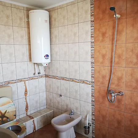 Black Sea Pearl בית הארחה צ'רנומורץ