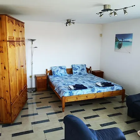 Black Sea Pearl בית הארחה צ'רנומורץ