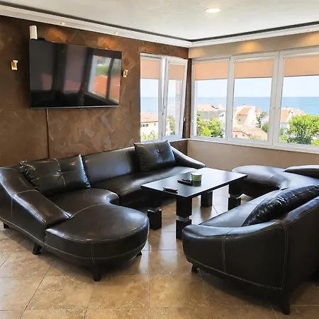 Black Sea Pearl Къща за гости 4*